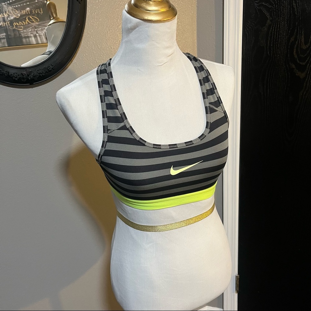 Nike sports bra XS